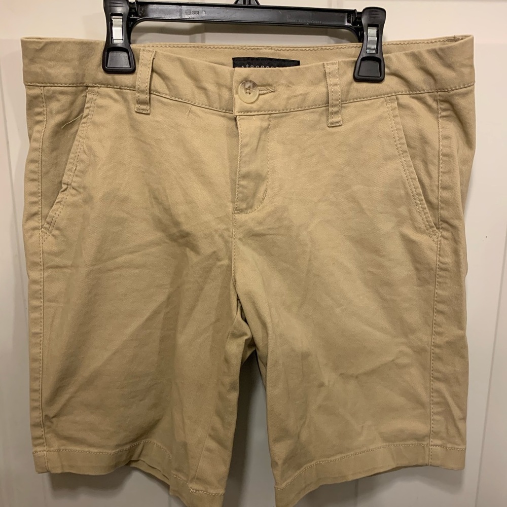 Aeropostale Uniform Shorts Sz 6
Khaki